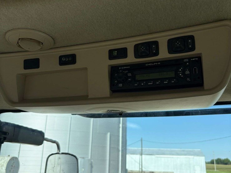 2012-john-deere-7230r-image-49