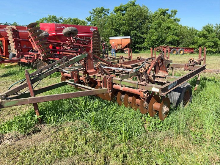 glencoe-9-shank-chisel-plow,-with-leveling-bar-image-1