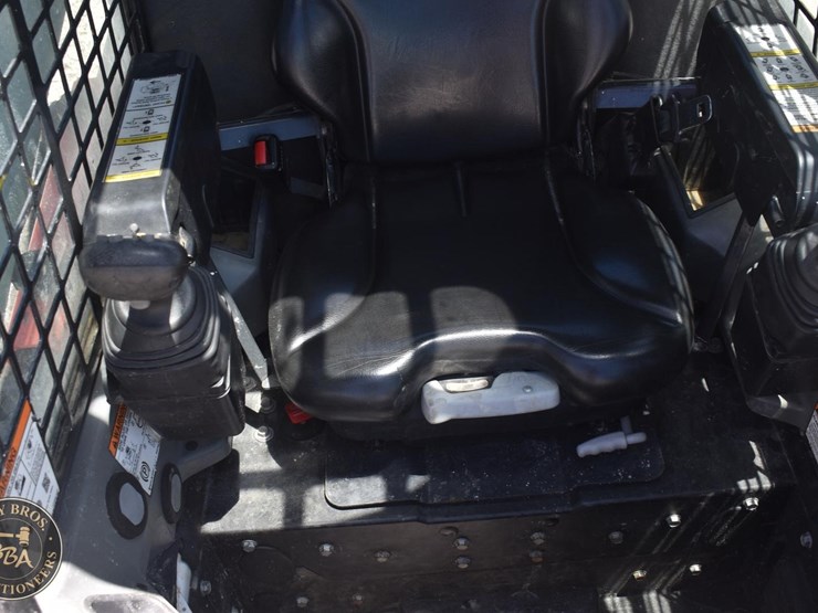 2022-bobcat-t740-image-31