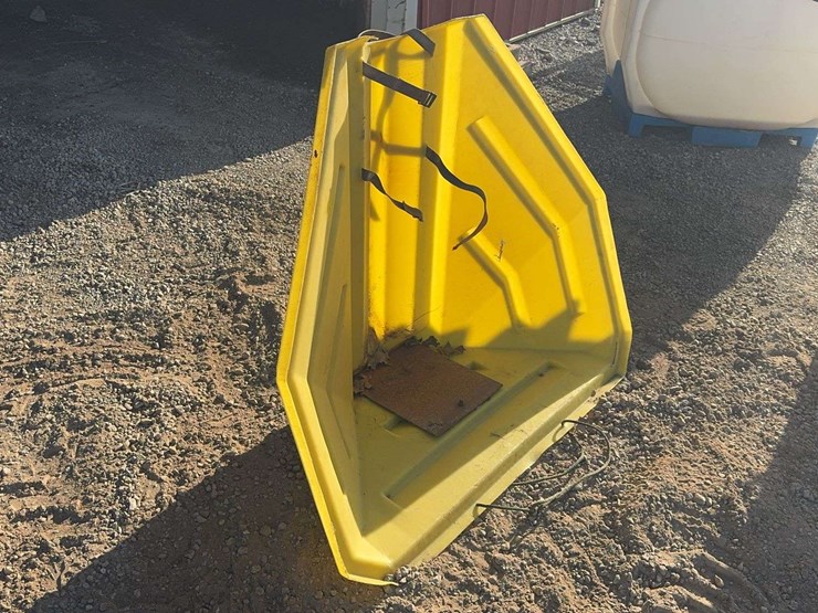 poly-auger-hopper---4’-wide-w/-metal-support-image-5