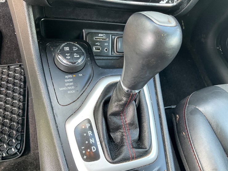 2017-jeep-cherokee-image-18