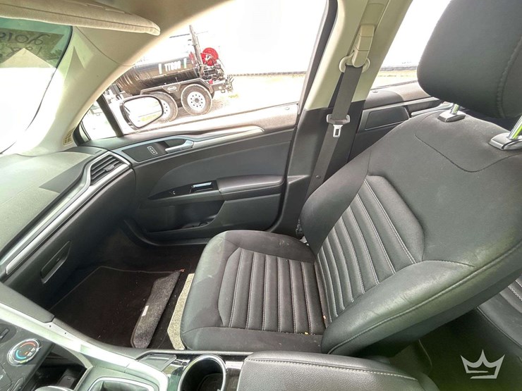 2014-ford-fusion-sedan-image-19