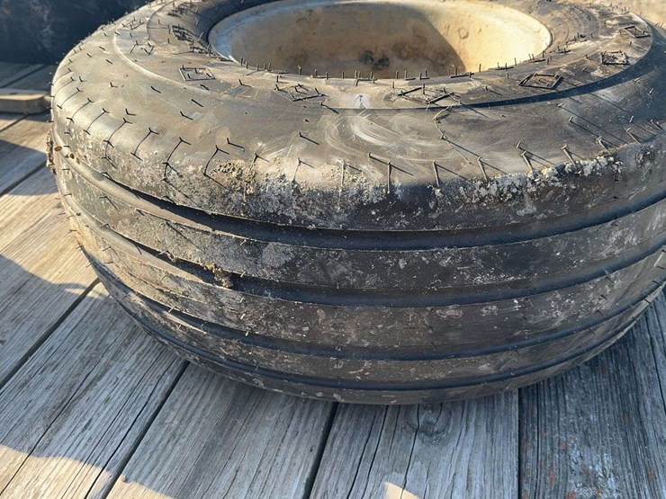 goodyear-12.5l-15-tire-and-8-bolt-rim-image-2