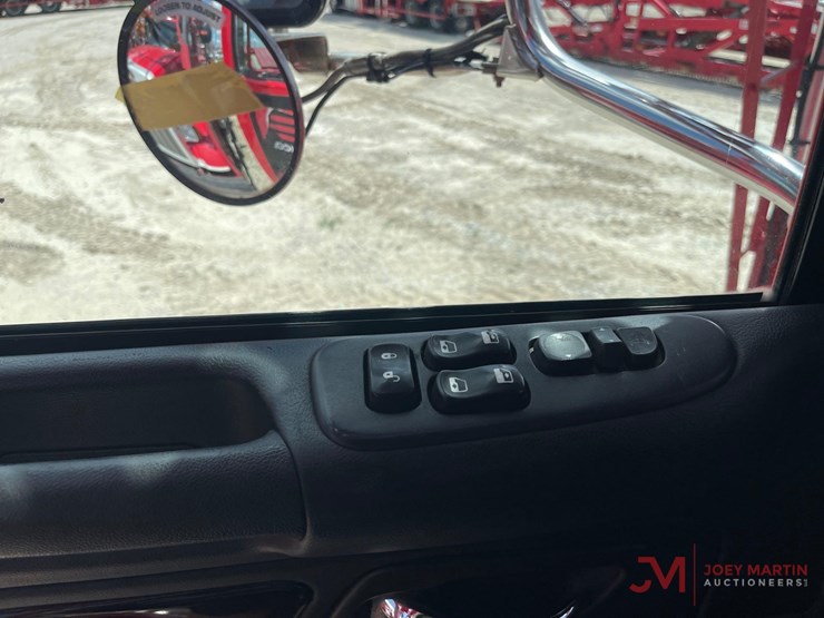 2016-peterbilt-365-image-31