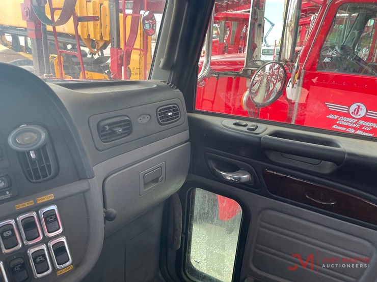 peterbilt-365-image-19
