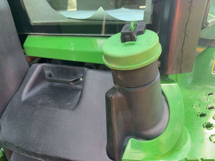 2013-john-deere-8285r-image-36