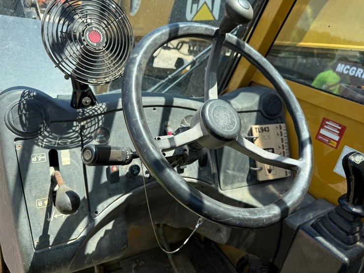 caterpillar-tl943-image-18