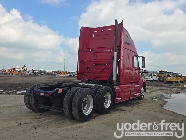 2015-volvo-vnl-image-5