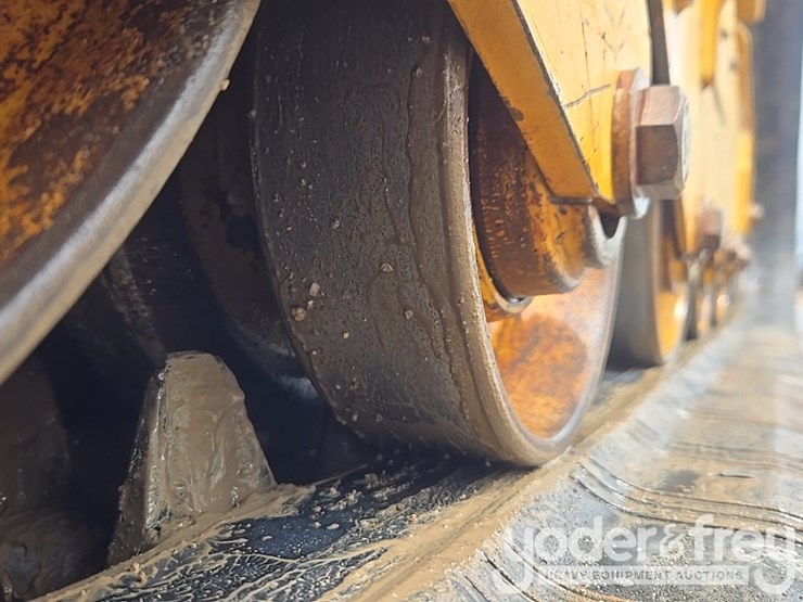 2022-caterpillar-259d3-image-12