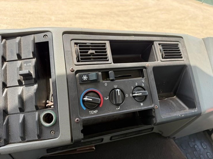 1991-volvo-fe6-image-8