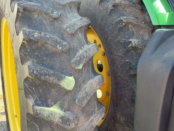 2011-john-deere-8260r-image-29