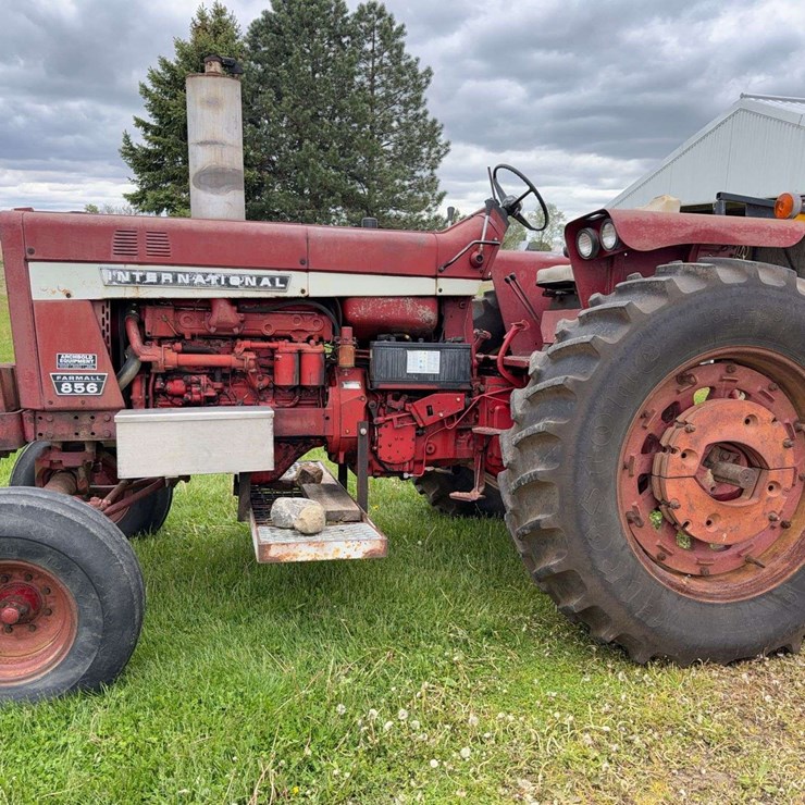 1971 INTERNATIONAL 856