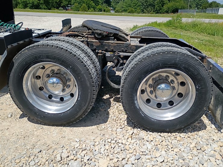 2005-peterbilt-379-image-77