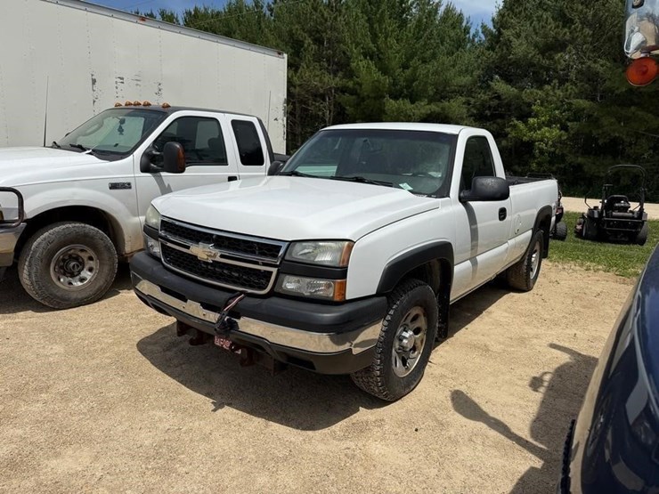 2006-chevrolet-silverado-1500-image-1