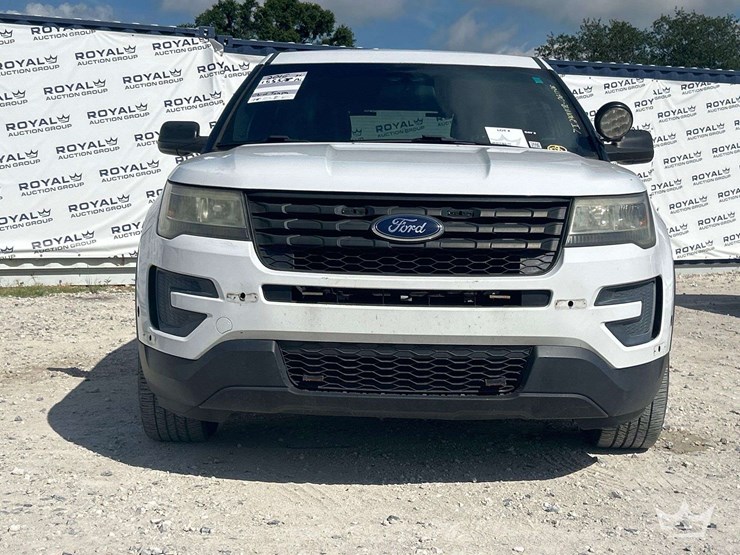 2016-ford-explorer-image-23