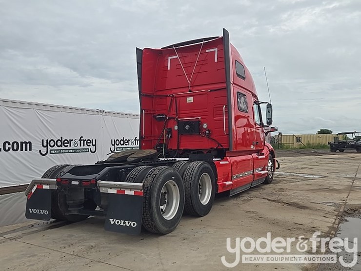 2019-volvo-vnl860-image-5