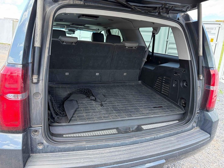2019-chevrolet-suburban-image-12