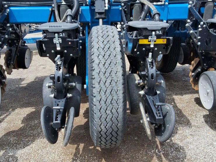 kinze-24-center-fill-planter,-30''-image-10