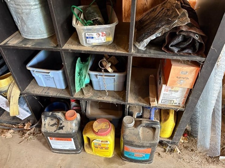 shelf-&-contents.-tarps,-baskets,-etc-image-6