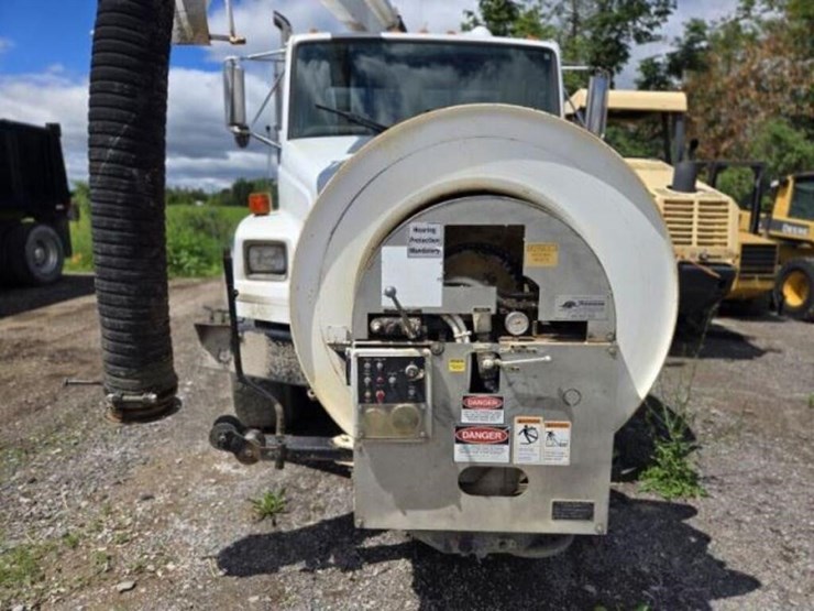2002-freightliner-fl80-image-22