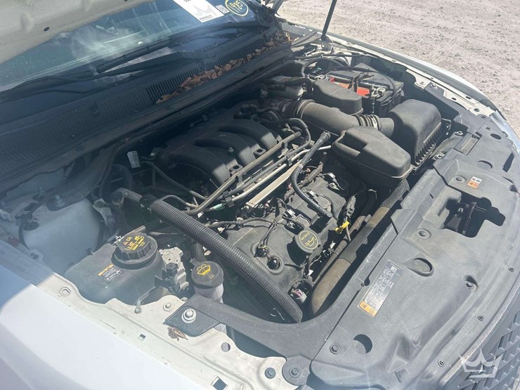 2018-ford-taurus-awd-sedan-image-9