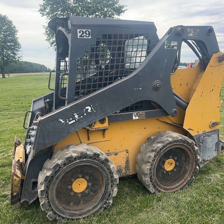 DEERE 318G