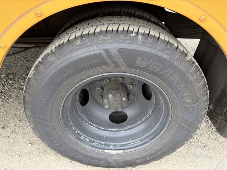 2002-chevrolet-express-3500-image-16