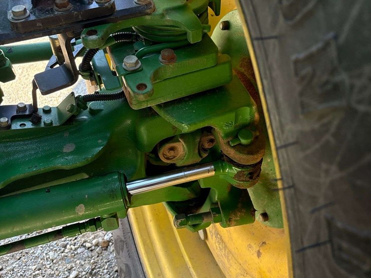 2011-john-deere-7260r-image-35