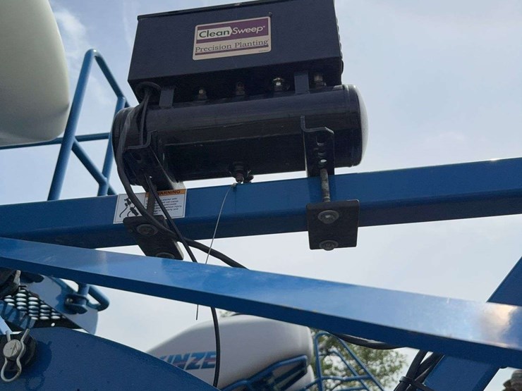 2013-kinze-3600-image-8