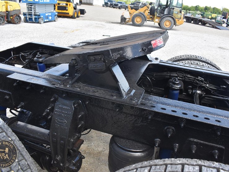 2013-peterbilt-367-image-31