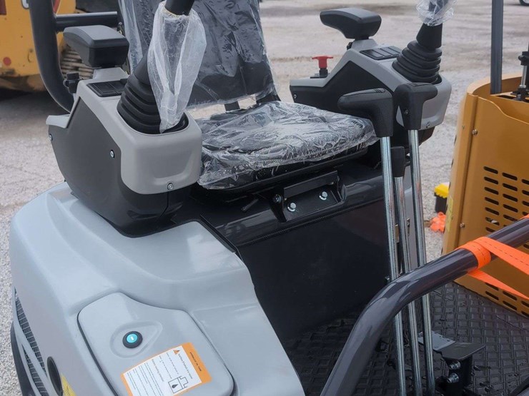 ats-mini-excavator-ats-me18---11.4-hp---grey-image-4