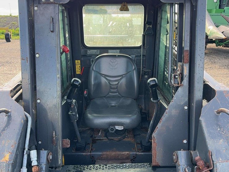 new-holland-l185-image-21