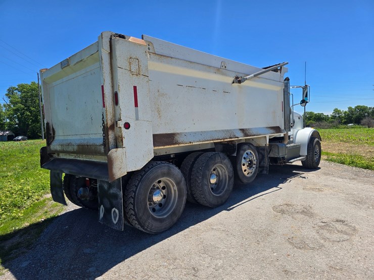 2017-peterbilt-365-image-16