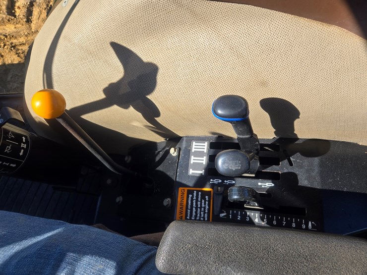 2010-john-deere-6115d-image-34