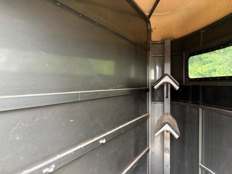 kiefer-built-tandem-horse-trailer-image-9