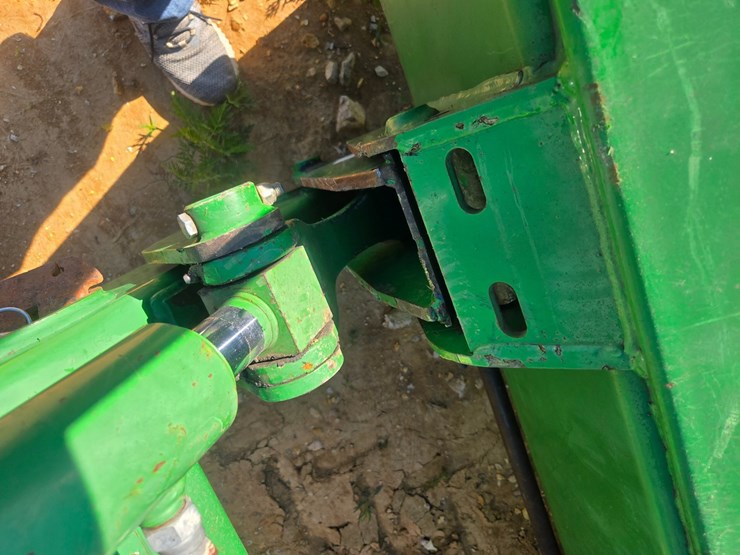 2010-john-deere-6115d-image-77