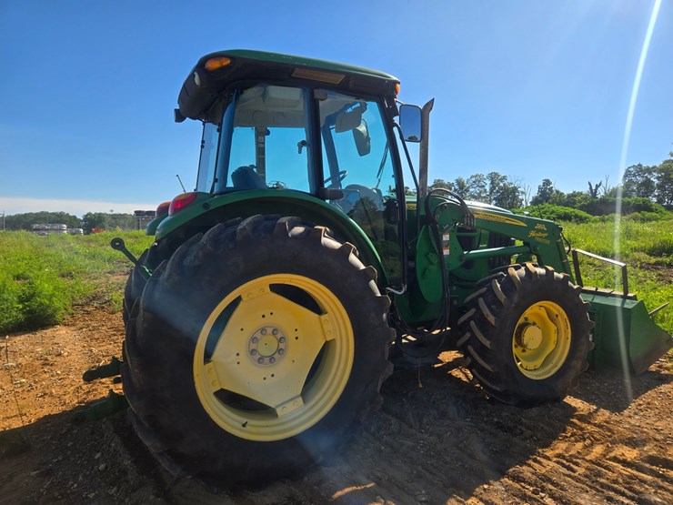 2010-john-deere-6115d-image-11