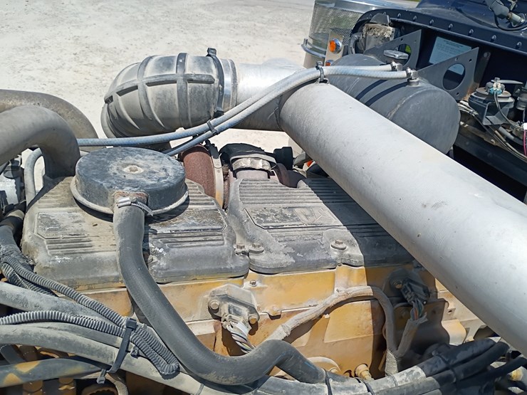 2005-peterbilt-379-image-23