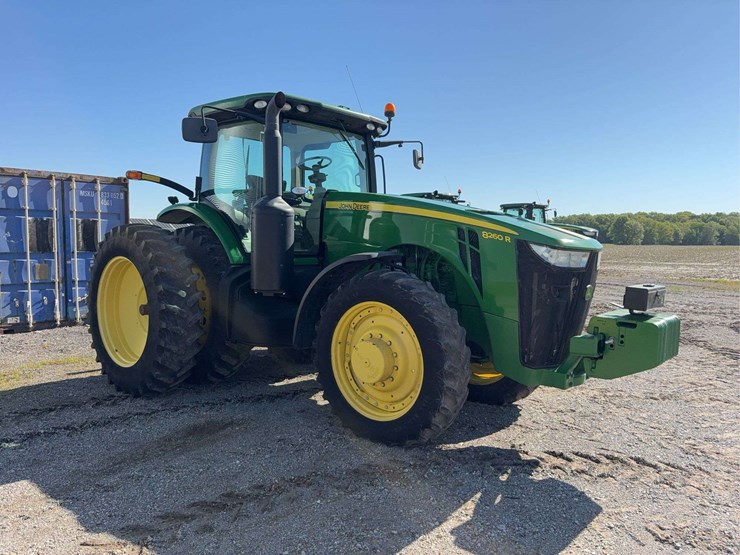 2011-john-deere-8260r-image-6