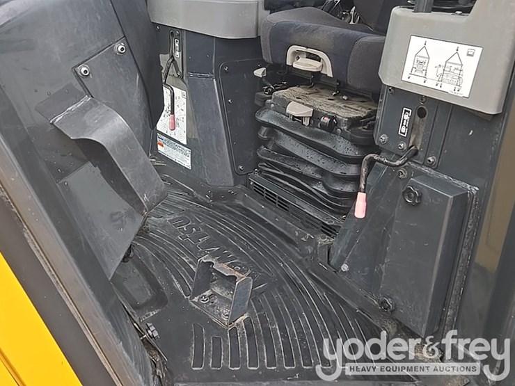 2022-komatsu-d61px-24-image-46