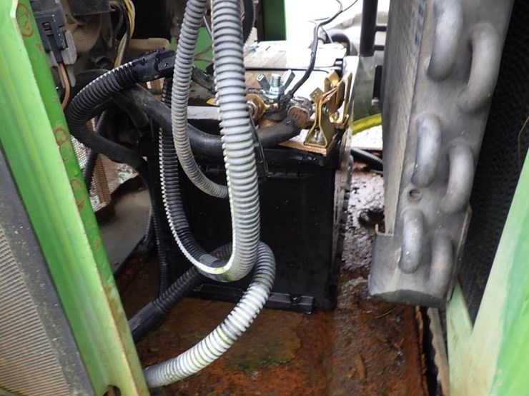 john-deere-210-image-30