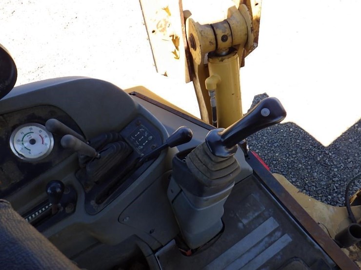 caterpillar-430d-image-35