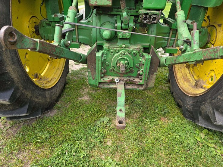 john-deere-3010-image-9