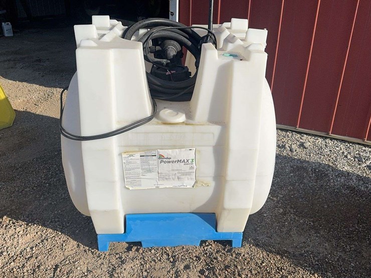 140-gal.-roundup-chemical-tote-w/-flowmeter-and-12volt-pump-image-1