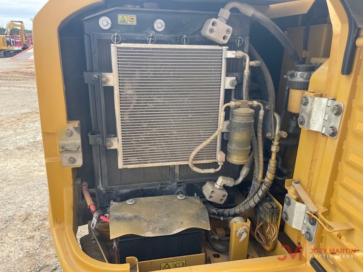 2021-caterpillar-305.5e2-image-13