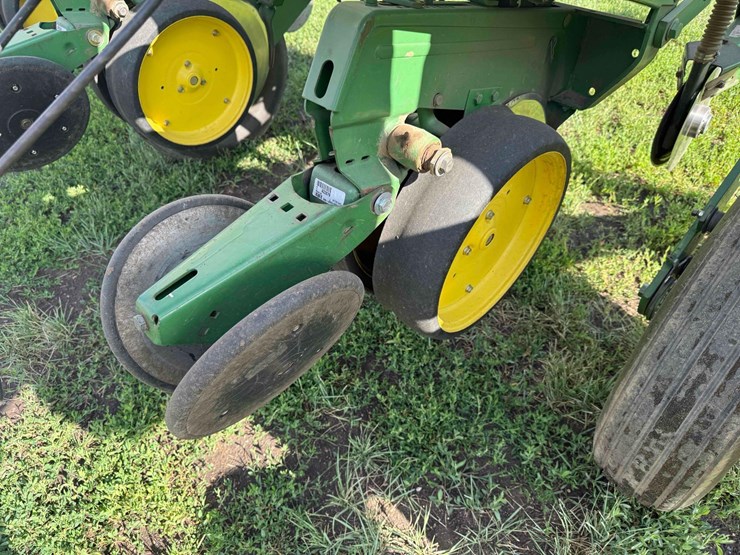 john-deere-7000-image-17