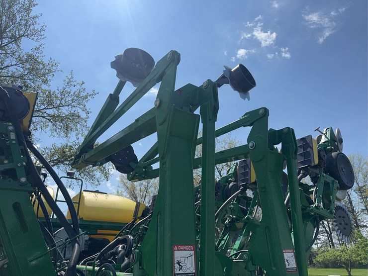 2019-john-deere-1795-image-9