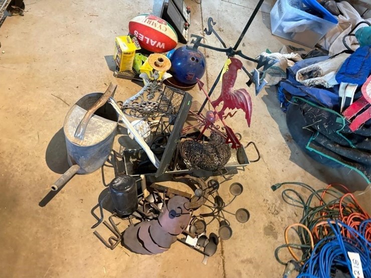 misc-yard-décor,-watering-can-etc-image-3