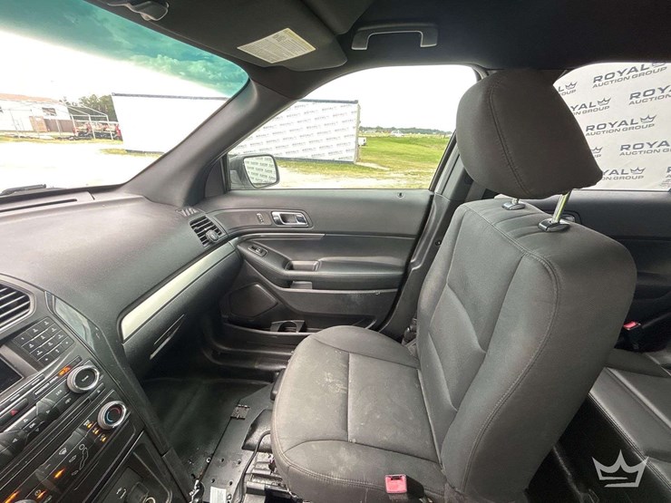 2016-ford-explorer-image-17