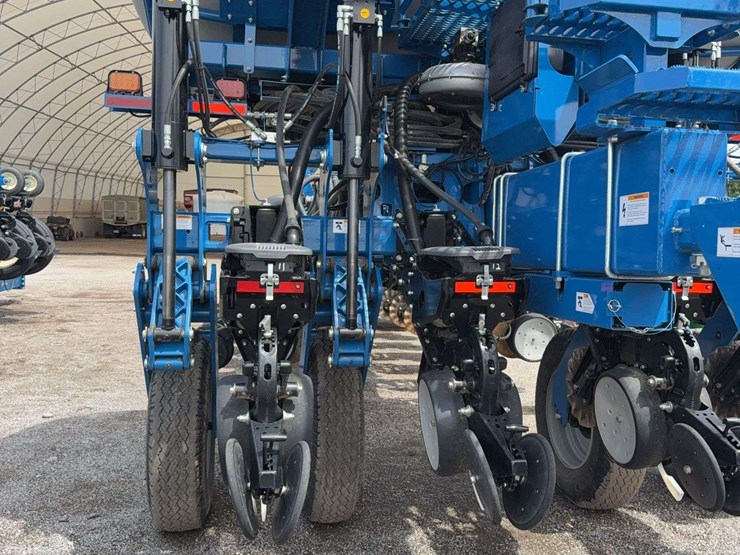 kinze-24-center-fill-planter,-30''-image-19